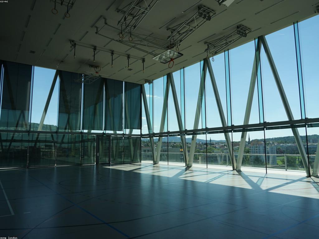 កន្លែងលេងប្រកួត សម្រាប់ អ្នកស្តាប់និងអ្នកចូលរួម