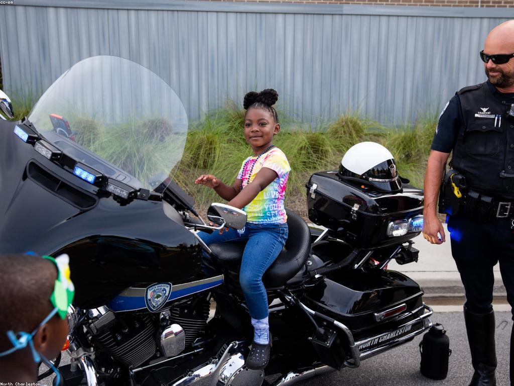 កន្លែងលេងប្រកួត សម្រាប់ អ្នកស្តាប់និងអ្នកចូលរួម