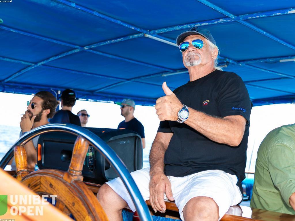 កន្លែងលេងប្រកួត: ការប្រកួតស្ម័គ្រចិត្តក្នុងវិស័យកម្សាន្ត