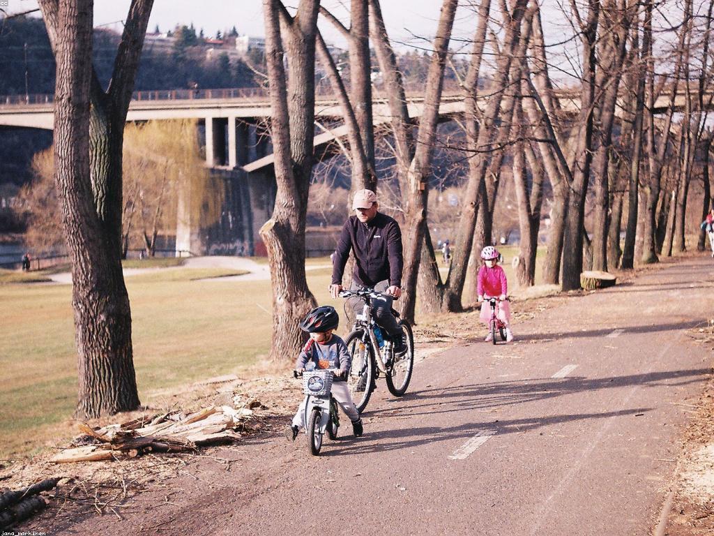 កន្លែងលេងប្រកួត៖ រូបមន្តសម្រាប់ការលេងក្រៅ